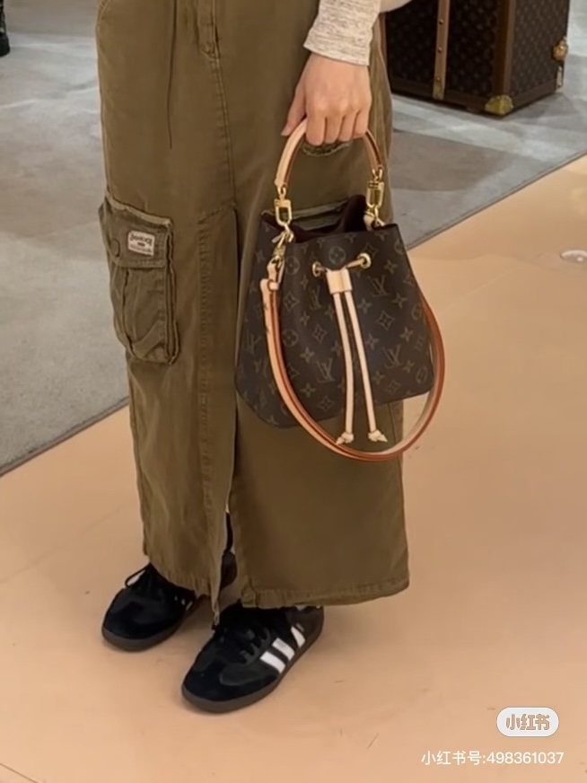 Louis Vuitton LV NéoNoé Women's Bucket Bag Top Handle Carry | Luxury Designer Fashion Accessory